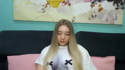 Snapshot of milanasii chatting on March 21, 8:19 am Milana online show from March 21, 8:19 am