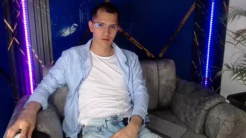 Snapshot of milandavid1 chatting on March 12, 6:14 pm milandavid1 online show from March 12, 6:14 pm