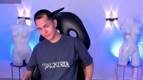 Snapshot of milandavid1 chatting on March 16, 6:01 pm milandavid1 online show from March 16, 6:01 pm