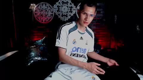 Snapshot of milandavid1 chatting on March 17, 6:22 pm milandavid1 online show from March 17, 6:22 pm