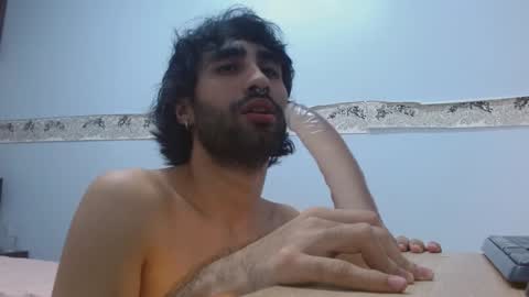 Snapshot of milanzaire chatting on January 5, 3:43 am milanzaire online show from January 5, 3:43 am