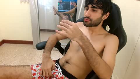 Snapshot of milanzaire chatting on January 5, 11:01 pm milanzaire online show from January 5, 11:01 pm