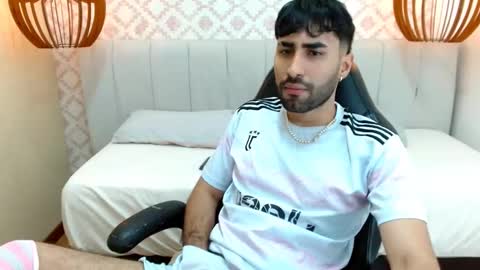 Snapshot of milanzaire chatting on September 8, 11:26 pm milanzaire online show from September 8, 11:26 pm