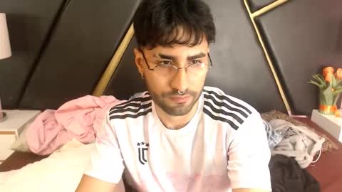 Snapshot of milanzaire chatting on September 17, 12:23 am milanzaire online show from September 17, 12:23 am