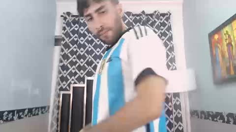 Snapshot of milanzaire chatting on September 20, 11:06 pm milanzaire online show from September 20, 11:06 pm