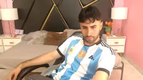 Snapshot of milanzaire chatting on September 25, 9:40 pm milanzaire online show from September 25, 9:40 pm