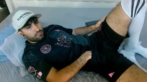 Snapshot of milanzaire chatting on December 18, 1:55 am milanzaire online show from December 18, 1:55 am