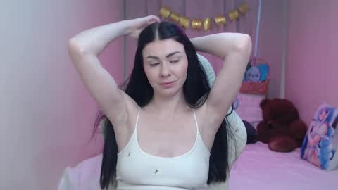 Snapshot of milasecretsss chatting on April 14, 11:38 am milasecretsss online show from April 14, 11:38 am
