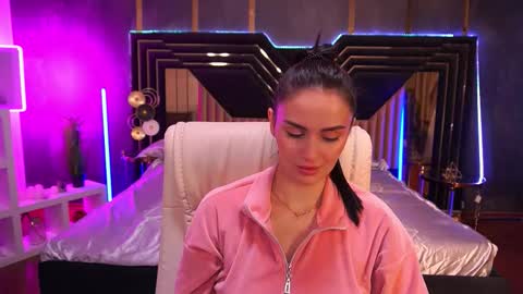 Snapshot of milashalovely chatting on October 21, 7:09 am Milasha online show from October 21, 7:09 am