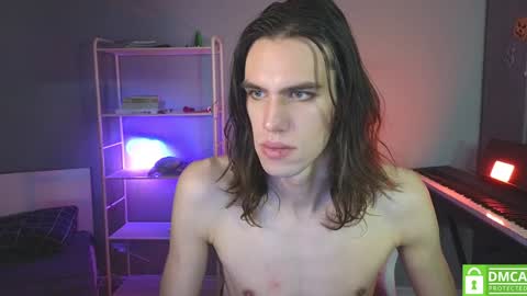 Snapshot of milaslovv chatting on December 8, 11:46 am Mila online show from December 8, 11:46 am