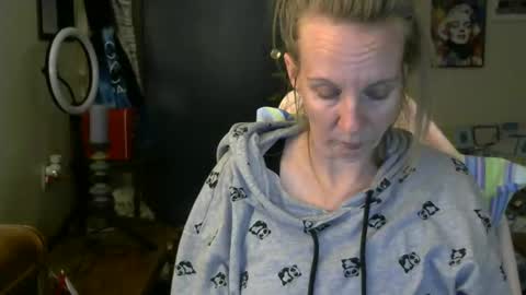 Snapshot of milastoned chatting on May 16, 5:59 am Mila online show from May 16, 5:59 am