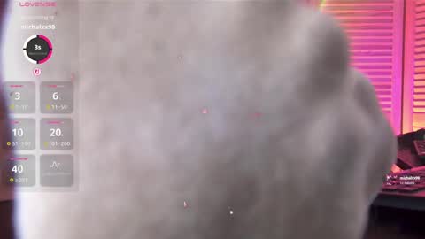 Snapshot of milastoyne chatting on March 28, 7:52 am milastoyne online show from March 28, 7:52 am