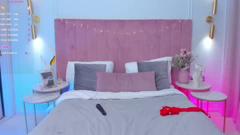 Snapshot of milavox chatting on February 13, 5:58 am Mia online show from February 13, 5:58 am