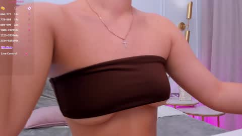 Snapshot of milavox chatting on March 6, 8:52 am Mia online show from March 6, 8:52 am