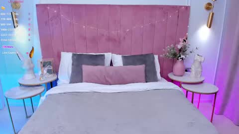 Snapshot of milavox chatting on March 7, 5:40 am Mia online show from March 7, 5:40 am