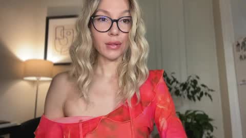 Mila online show from May 4, 5:20 pm