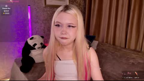 Mia online show from April 30, 3:07 pm