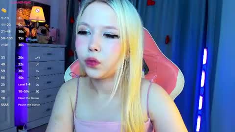 Mia online show from June 27, 11:04 am