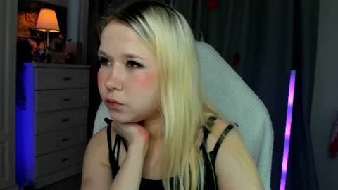 Mia online show from July 16, 9:37 am