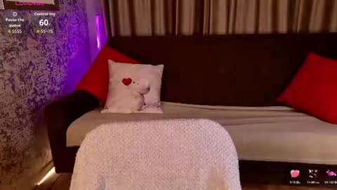 Mia online show from July 19, 9:35 am