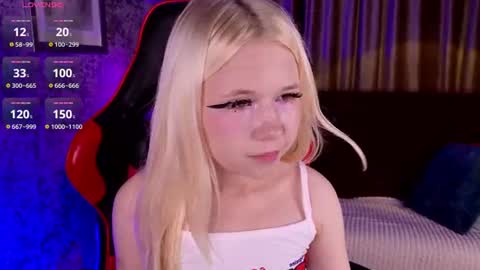 Mia online show from July 30, 4:28 pm