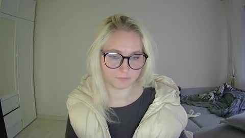 Milena new nonude shy blonde natural online show from April 19, 5:23 pm