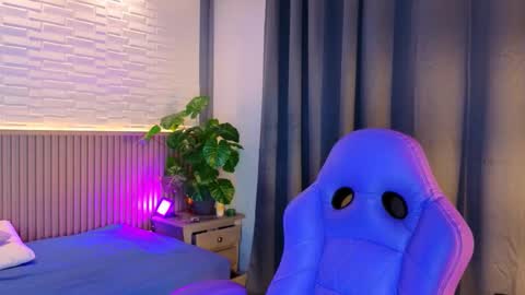 milena_lawson online show from November 8, 10:48 am