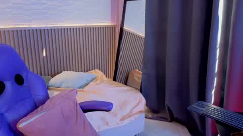 Snapshot of milena_lawson chatting on July 6, 12:57 pm milena_lawson online show from July 6, 12:57 pm