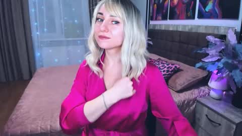 Snapshot of milenadaisy chatting on February 21, 3:02 pm MilenaDaisy online show from February 21, 3:02 pm
