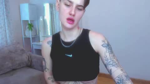 milenakeeks online show from February 26, 8:57 am