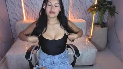 Snapshot of milenka_tx chatting on March 7, 7:33 pm milenka_tx online show from March 7, 7:33 pm