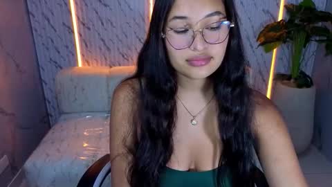 Snapshot of milenka_tx chatting on March 18, 7:50 pm milenka_tx online show from March 18, 7:50 pm