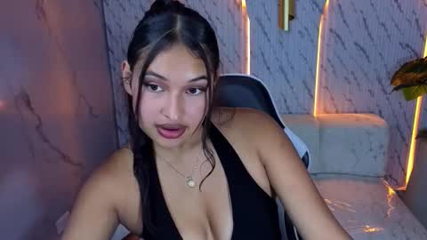 Snapshot of milenka_tx chatting on March 19, 7:18 pm milenka_tx online show from March 19, 7:18 pm