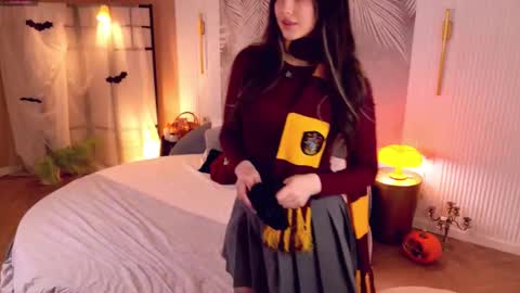 Snapshot of miley_smile chatting on October 31, 4:57 am Miley online show from October 31, 4:57 am