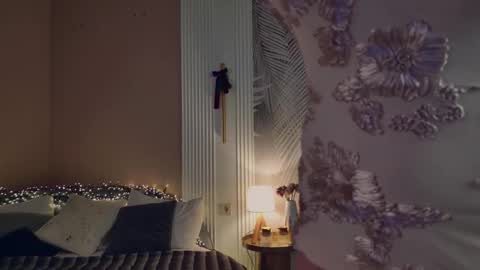 Snapshot of miley_smile chatting on December 15, 5:34 am Miley online show from December 15, 5:34 am