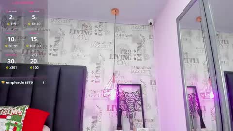 MILEY  online show from December 9, 3:33 pm