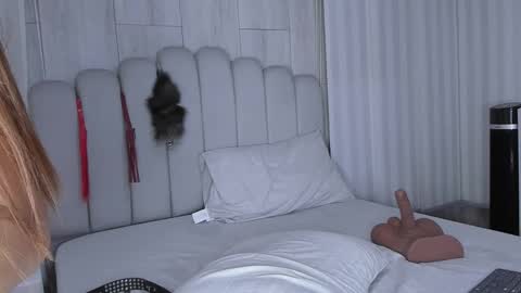 Snapshot of mileyerikson chatting on October 15, 2:33 am MILEY online show from October 15, 2:33 am