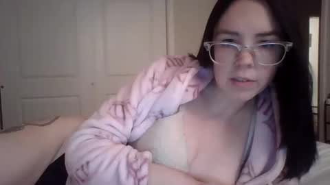 Snapshot of milf4you6 chatting on December 2, 1:33 am milf4you6 online show from December 2, 1:33 am