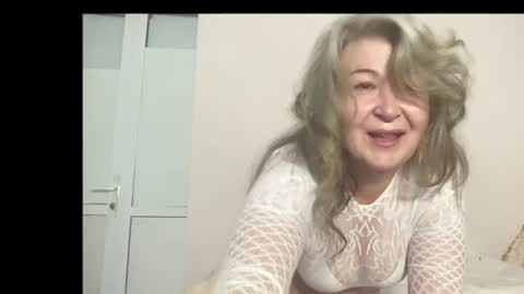 Snapshot of milf_charlotty chatting on July 13, 3:09 am Charlotte online show from July 13, 3:09 am
