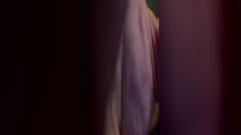Snapshot of milf_hunter2222 chatting on June 17, 5:32 am milf_hunter2222 online show from June 17, 5:32 am