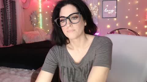 Snapshot of milf_lacey chatting on December 26, 9:37 pm Milf Lacey online show from December 26, 9:37 pm