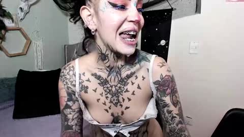 Snapshot of milf_onlyseduction chatting on October 1, 1:50 pm Isabella online show from October 1, 1:50 pm