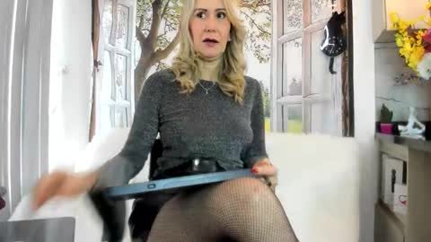 Snapshot of milfashley chatting on March 30, 2:40 pm ASHLEY online show from March 30, 2:40 pm