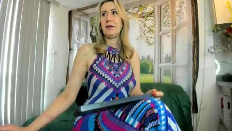 Snapshot of milfashley chatting on April 19, 1:10 pm ASHLEY online show from April 19, 1:10 pm