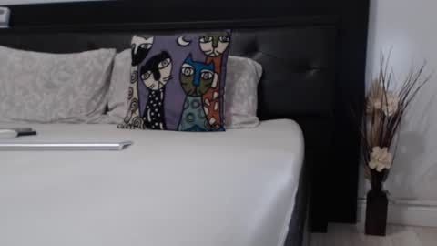 Snapshot of milfbiglips38 chatting on September 30, 7:35 am milfa online show from September 30, 7:35 am