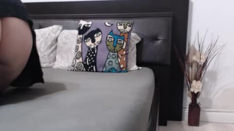 Snapshot of milfbiglips38 chatting on October 5, 4:00 am milfa online show from October 5, 4:00 am