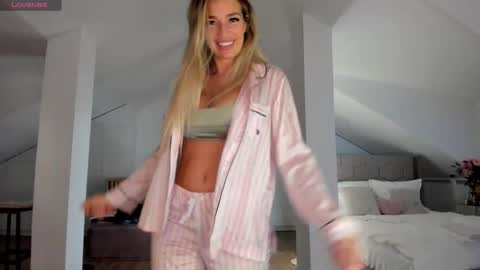 Ingrid online show from November 10, 11:04 pm