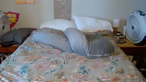 Snapshot of milfmonee chatting on March 30, 3:24 pm MILF Monee online show from March 30, 3:24 pm