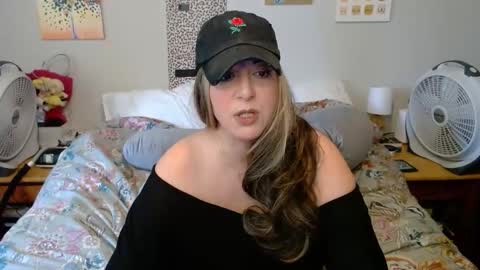 Snapshot of milfmonee chatting on April 6, 6:42 pm MILF Monee online show from April 6, 6:42 pm