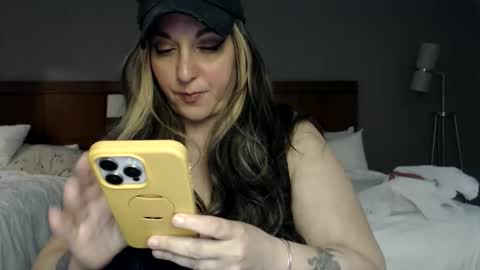 Snapshot of milfmonee chatting on May 6, 1:05 pm MILF Monee online show from May 6, 1:05 pm